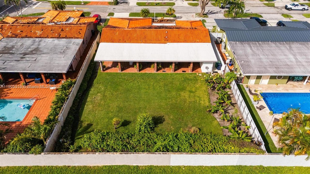 Recently Sold: $860,000 (5 beds, 3 baths, 2071 Square Feet)