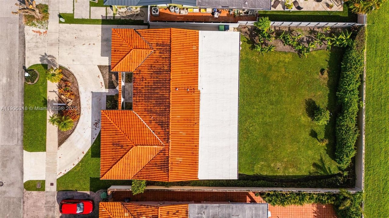 Recently Sold: $860,000 (5 beds, 3 baths, 2071 Square Feet)