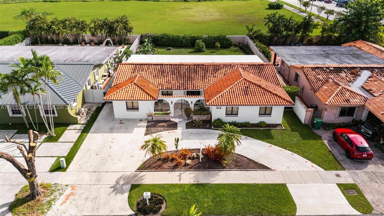 Recently Sold: $860,000 (5 beds, 3 baths, 2071 Square Feet)