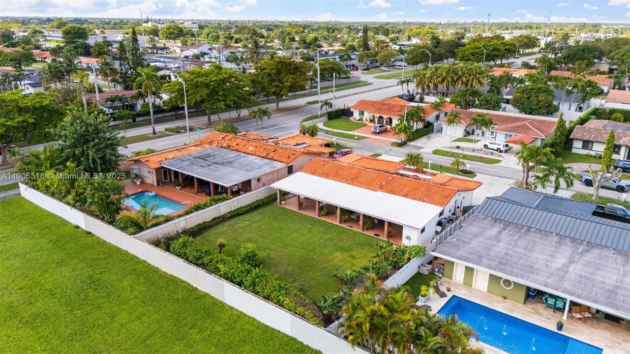 Recently Sold: $860,000 (5 beds, 3 baths, 2071 Square Feet)