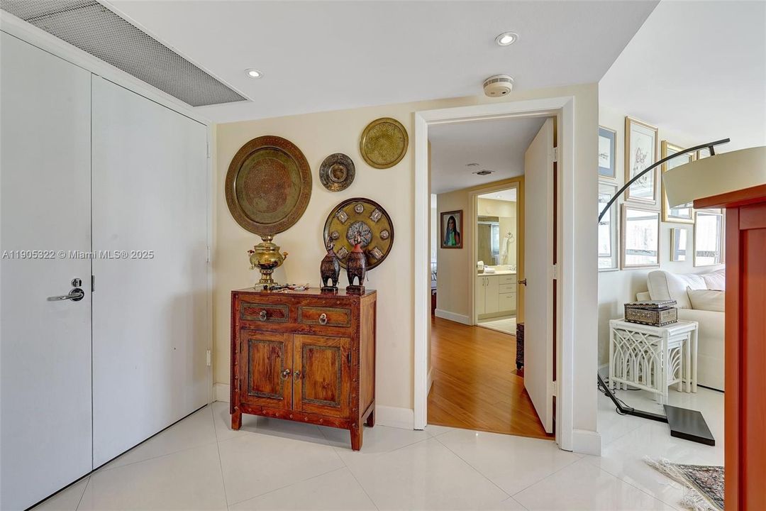 待售: $650,000 (3 贝兹, 2 浴室, 1950 平方英尺)