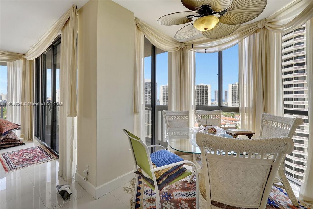 待售: $650,000 (3 贝兹, 2 浴室, 1950 平方英尺)