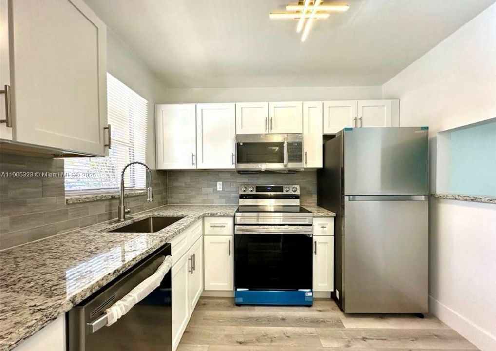 待售: $105,000 (1 贝兹, 1 浴室, 720 平方英尺)