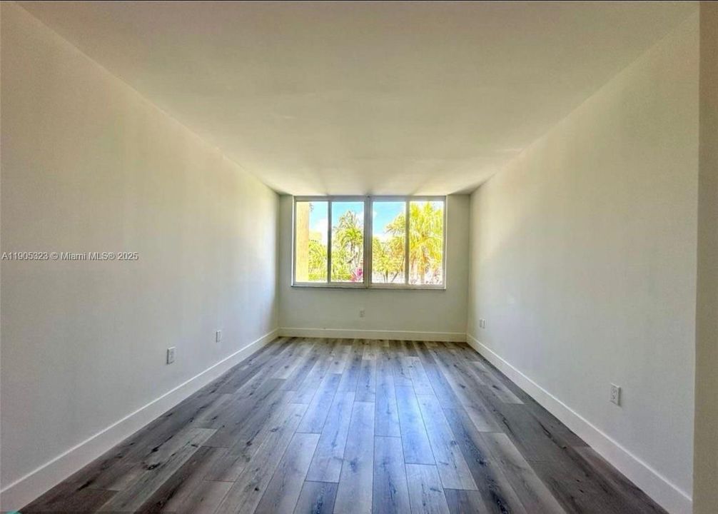 待售: $105,000 (1 贝兹, 1 浴室, 720 平方英尺)