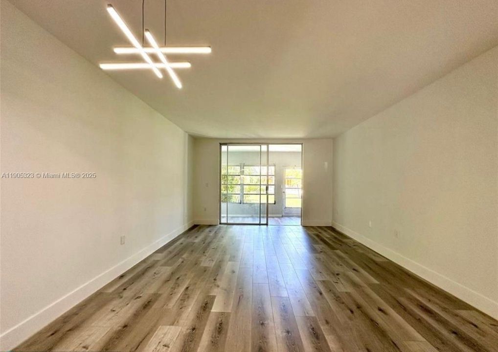 待售: $105,000 (1 贝兹, 1 浴室, 720 平方英尺)