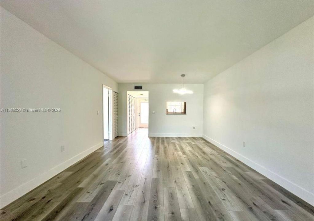 待售: $105,000 (1 贝兹, 1 浴室, 720 平方英尺)