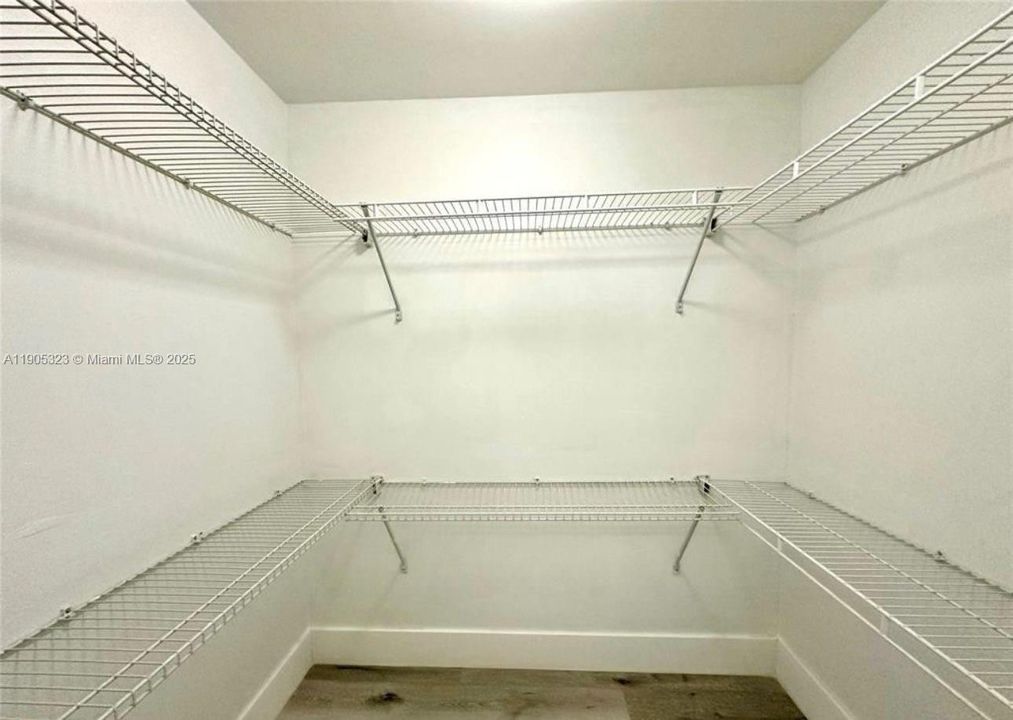 待售: $105,000 (1 贝兹, 1 浴室, 720 平方英尺)