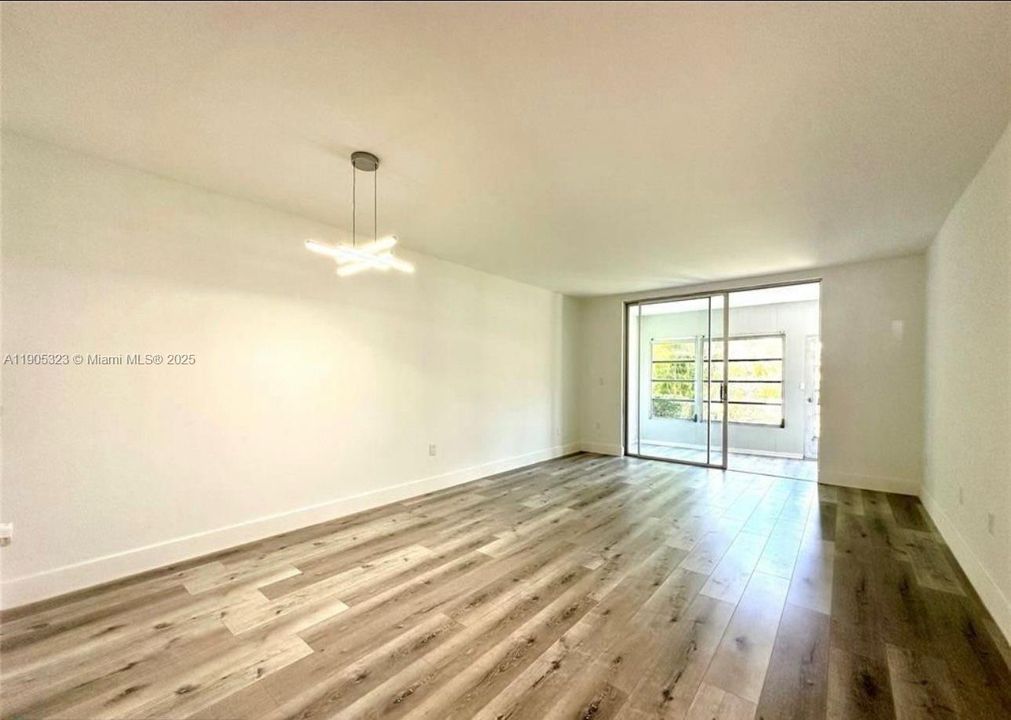 待售: $105,000 (1 贝兹, 1 浴室, 720 平方英尺)