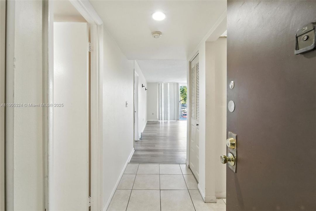 For Rent: $1,399 (1 beds, 1 baths, 826 Square Feet)