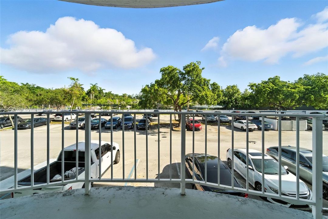 For Rent: $1,399 (1 beds, 1 baths, 826 Square Feet)