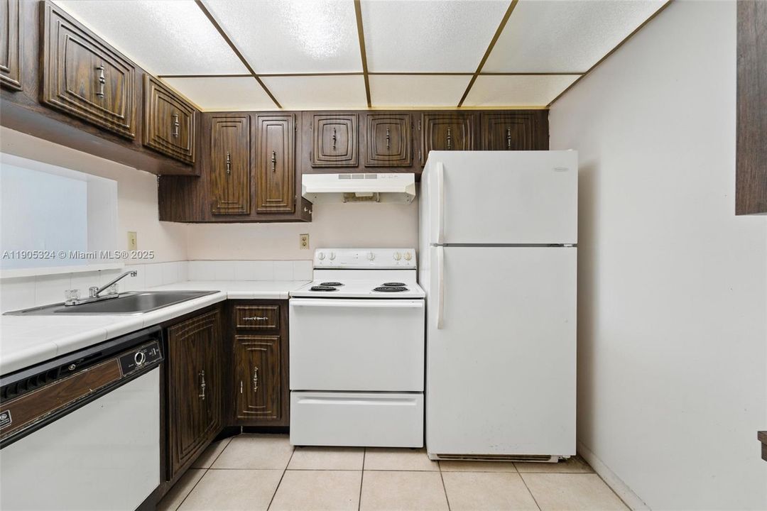 For Rent: $1,399 (1 beds, 1 baths, 826 Square Feet)