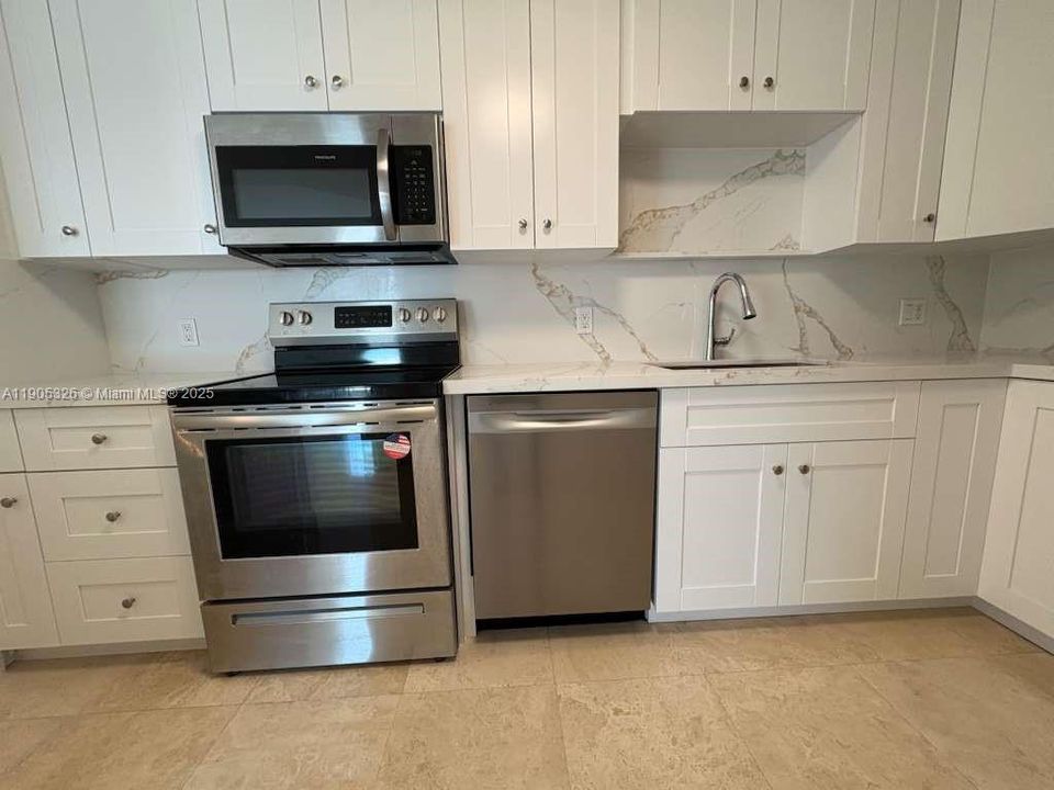 合同活跃: $544,900 (2 贝兹, 2 浴室, 1018 平方英尺)