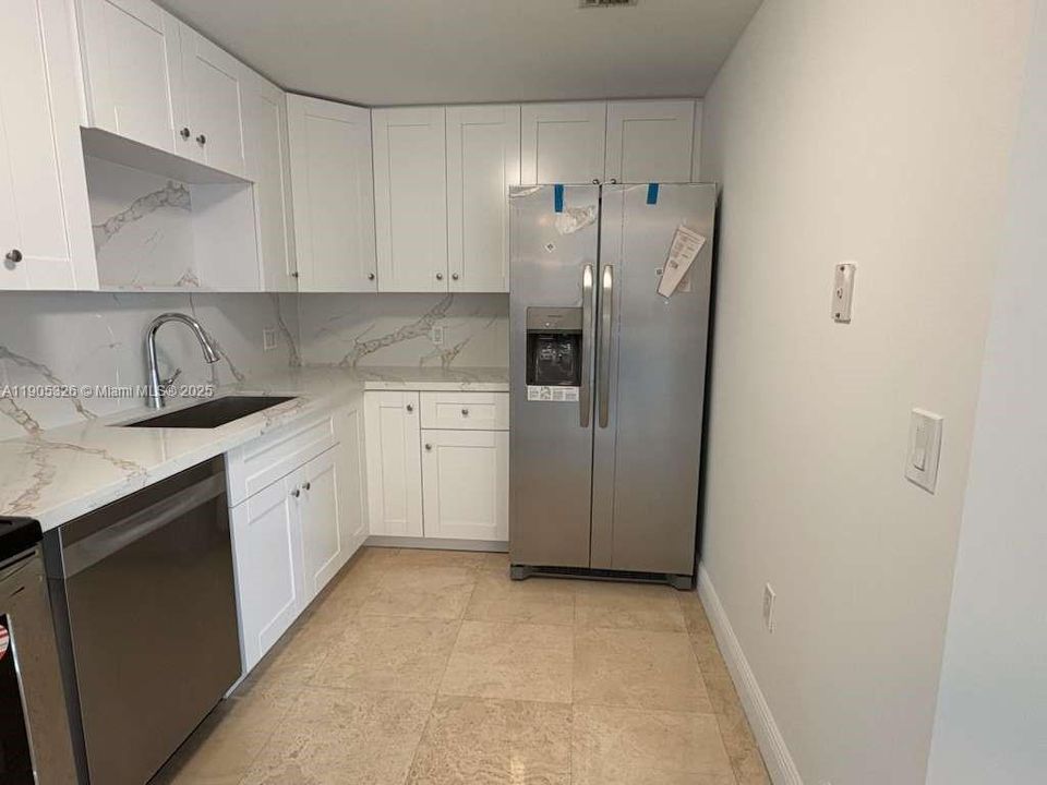 合同活跃: $544,900 (2 贝兹, 2 浴室, 1018 平方英尺)