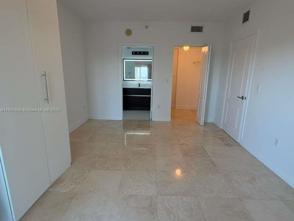 合同活跃: $544,900 (2 贝兹, 2 浴室, 1018 平方英尺)