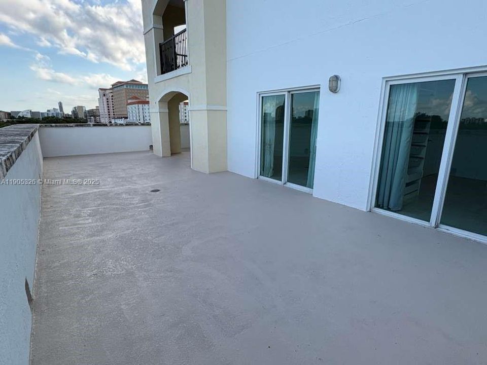 合同活跃: $544,900 (2 贝兹, 2 浴室, 1018 平方英尺)