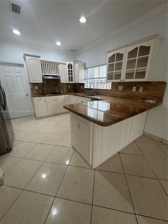 Recently Rented: $4,000 (4 beds, 3 baths, 1890 Square Feet)