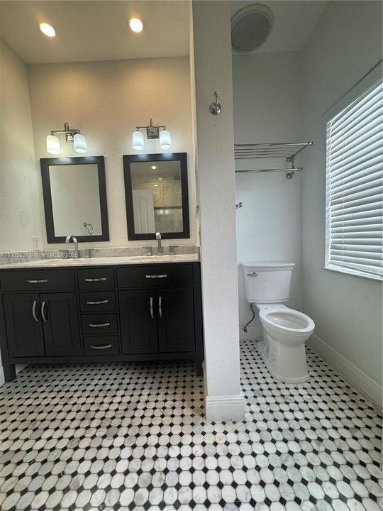 Recently Rented: $4,000 (4 beds, 3 baths, 1890 Square Feet)