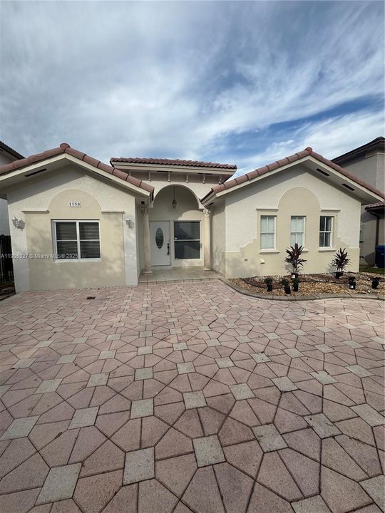 Recently Rented: $4,000 (4 beds, 3 baths, 1890 Square Feet)