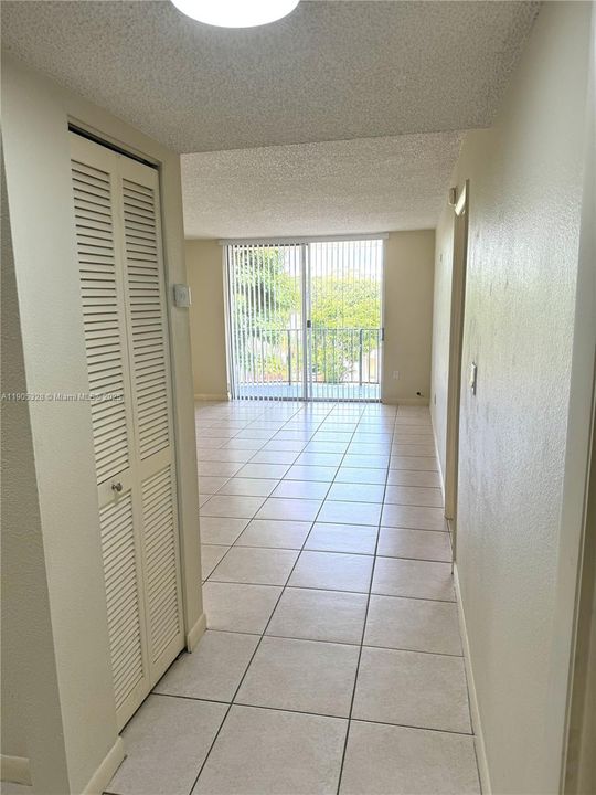 Recently Rented: $1,800 (1 beds, 1 baths, 690 Square Feet)