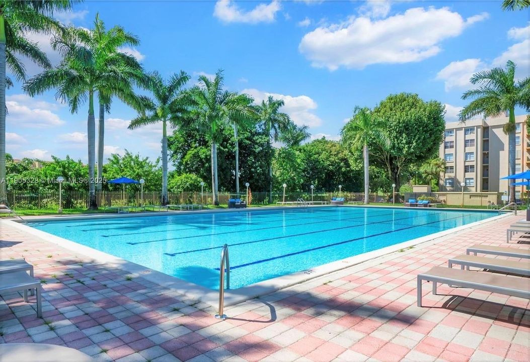 Recently Rented: $1,800 (1 beds, 1 baths, 690 Square Feet)