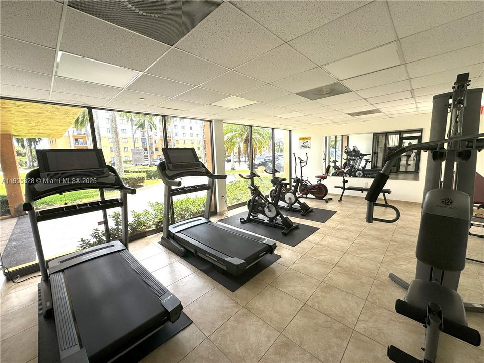 Recently Rented: $1,800 (1 beds, 1 baths, 690 Square Feet)