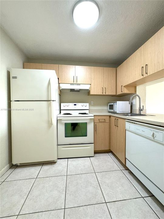Recently Rented: $1,800 (1 beds, 1 baths, 690 Square Feet)