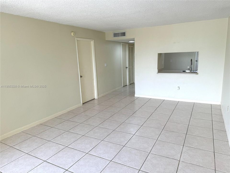 Recently Rented: $1,800 (1 beds, 1 baths, 690 Square Feet)