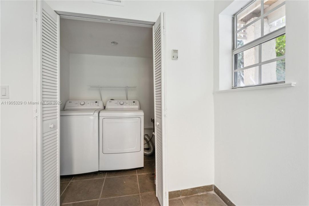 Active With Contract: $5,900 (4 beds, 3 baths, 1784 Square Feet)