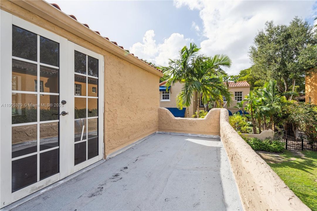 Active With Contract: $5,900 (4 beds, 3 baths, 1784 Square Feet)