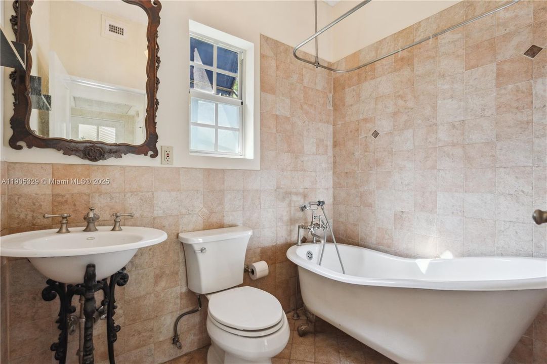 Active With Contract: $5,900 (4 beds, 3 baths, 1784 Square Feet)