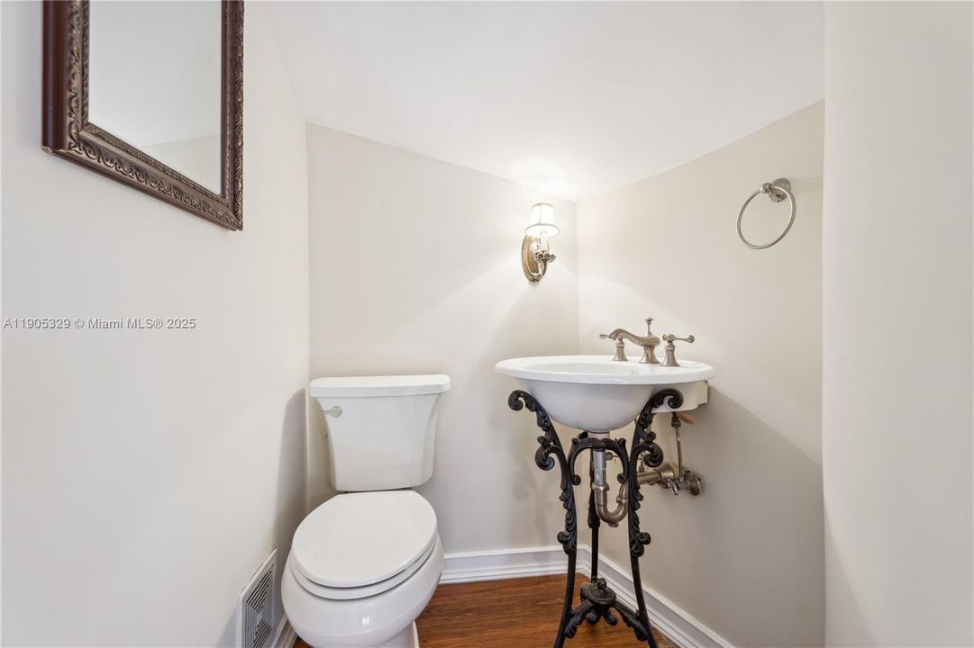 Active With Contract: $5,900 (4 beds, 3 baths, 1784 Square Feet)