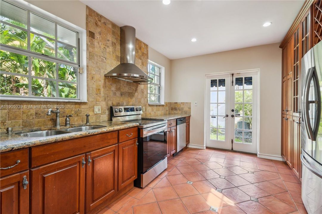 Active With Contract: $5,900 (4 beds, 3 baths, 1784 Square Feet)