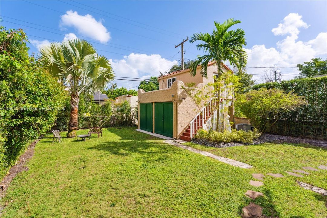 Active With Contract: $5,900 (4 beds, 3 baths, 1784 Square Feet)