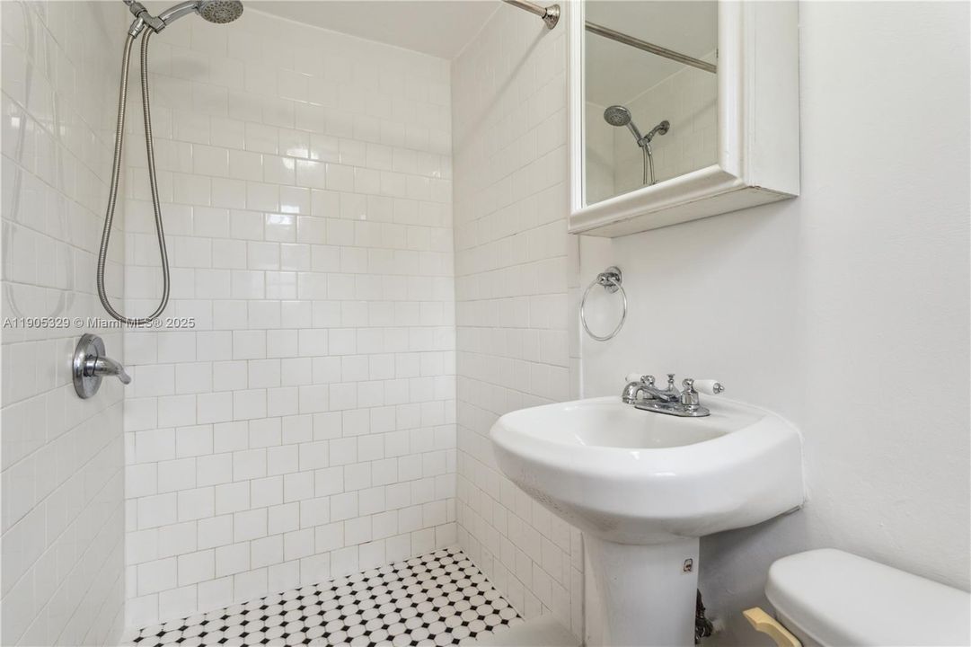 Active With Contract: $5,900 (4 beds, 3 baths, 1784 Square Feet)