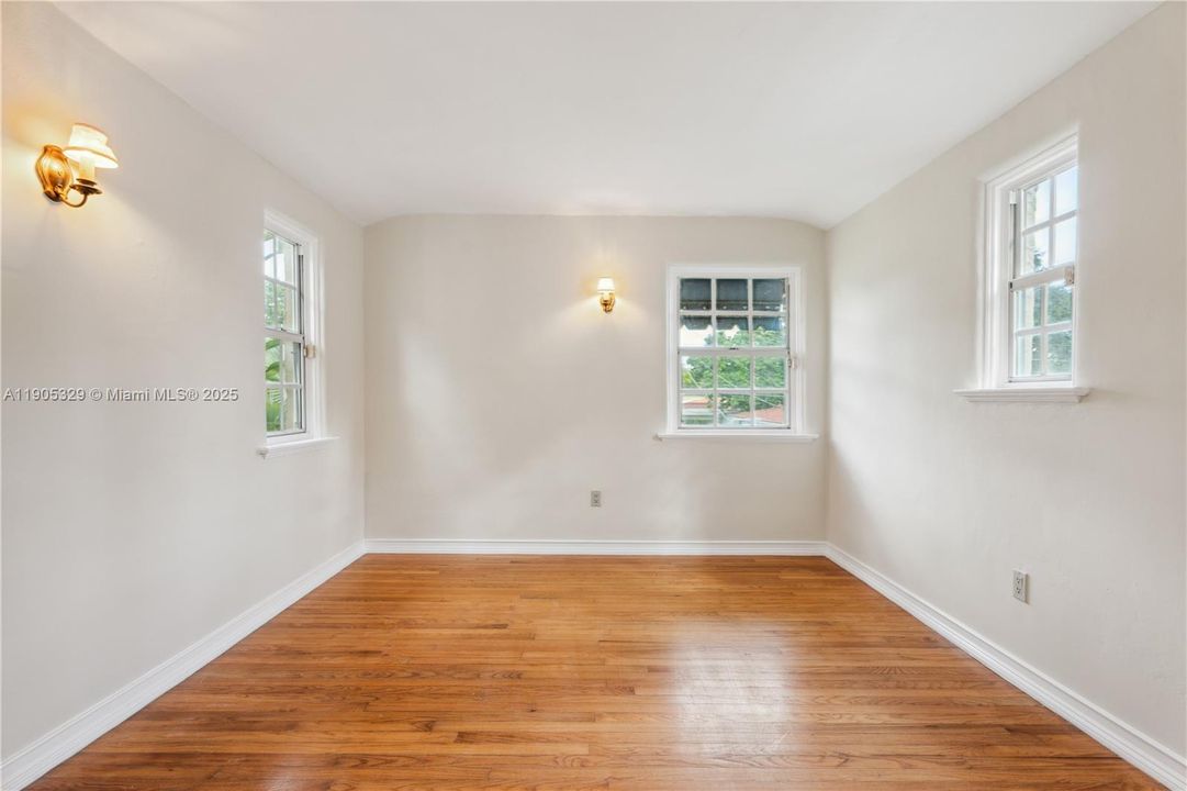 Active With Contract: $5,900 (4 beds, 3 baths, 1784 Square Feet)