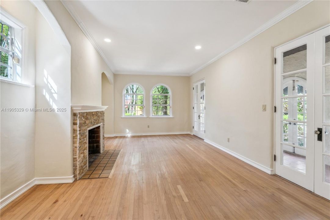 Active With Contract: $5,900 (4 beds, 3 baths, 1784 Square Feet)