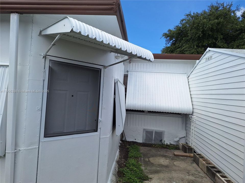 For Sale: $290,000 (3 beds, 2 baths, 1188 Square Feet)