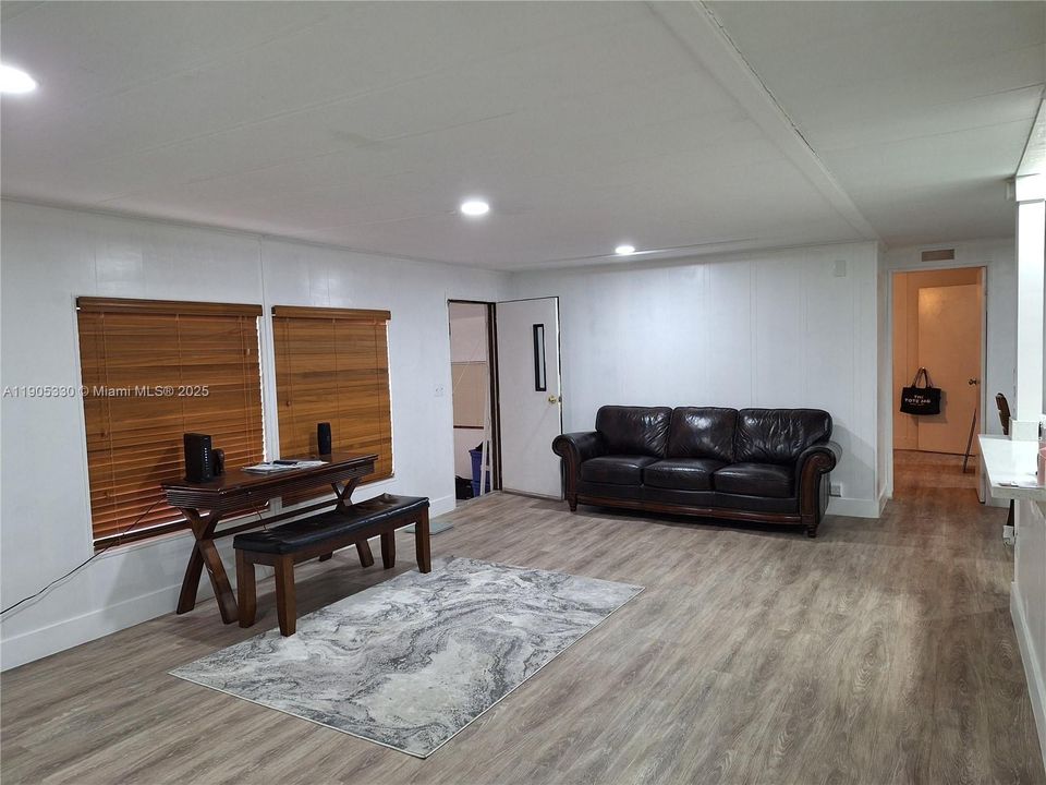 For Sale: $290,000 (3 beds, 2 baths, 1188 Square Feet)