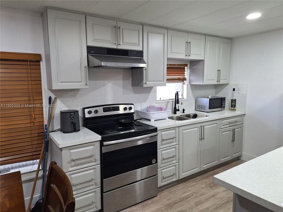 For Sale: $290,000 (3 beds, 2 baths, 1188 Square Feet)