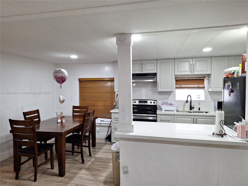 For Sale: $290,000 (3 beds, 2 baths, 1188 Square Feet)