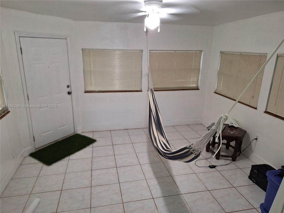 For Sale: $290,000 (3 beds, 2 baths, 1188 Square Feet)