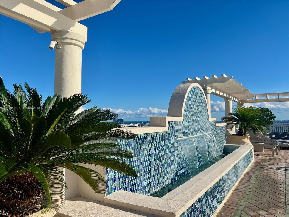 Active With Contract: $2,800 (1 beds, 1 baths, 801 Square Feet)