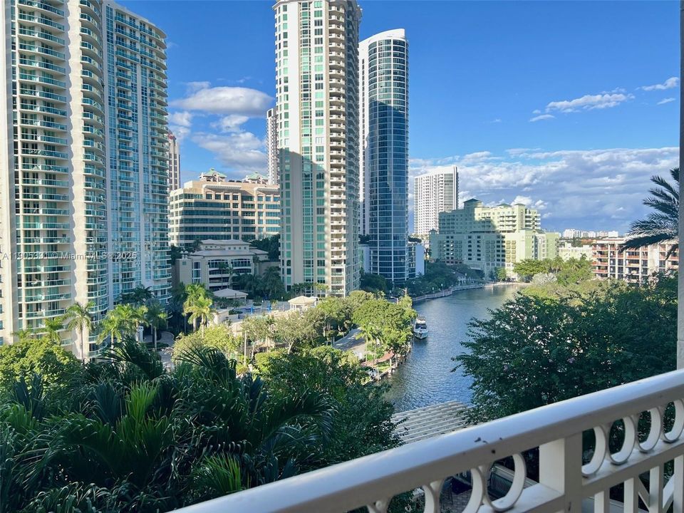 Active With Contract: $2,800 (1 beds, 1 baths, 801 Square Feet)