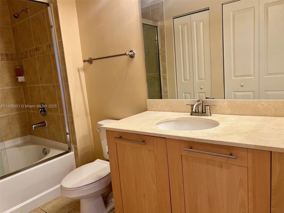 Active With Contract: $2,800 (1 beds, 1 baths, 801 Square Feet)