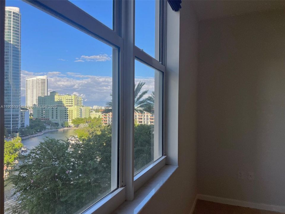 Active With Contract: $2,800 (1 beds, 1 baths, 801 Square Feet)