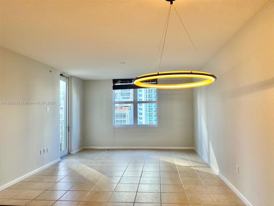 Active With Contract: $2,800 (1 beds, 1 baths, 801 Square Feet)