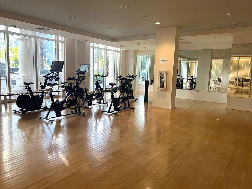 Active With Contract: $2,800 (1 beds, 1 baths, 801 Square Feet)