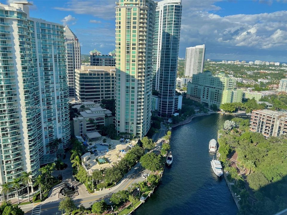 Active With Contract: $2,800 (1 beds, 1 baths, 801 Square Feet)