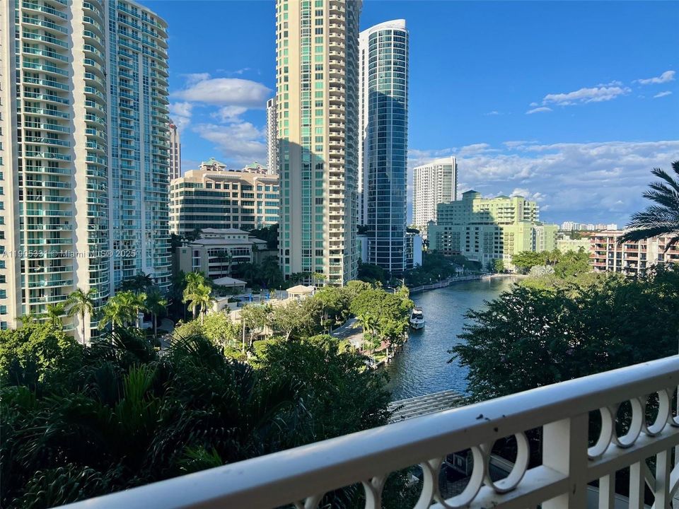 Active With Contract: $2,800 (1 beds, 1 baths, 801 Square Feet)