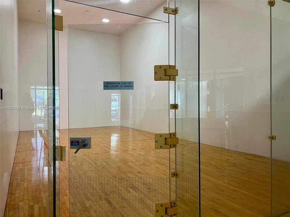 Active With Contract: $2,800 (1 beds, 1 baths, 801 Square Feet)